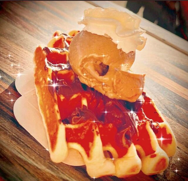 Gaufre Liégeoise et crème glacée au caramel beurre salé 