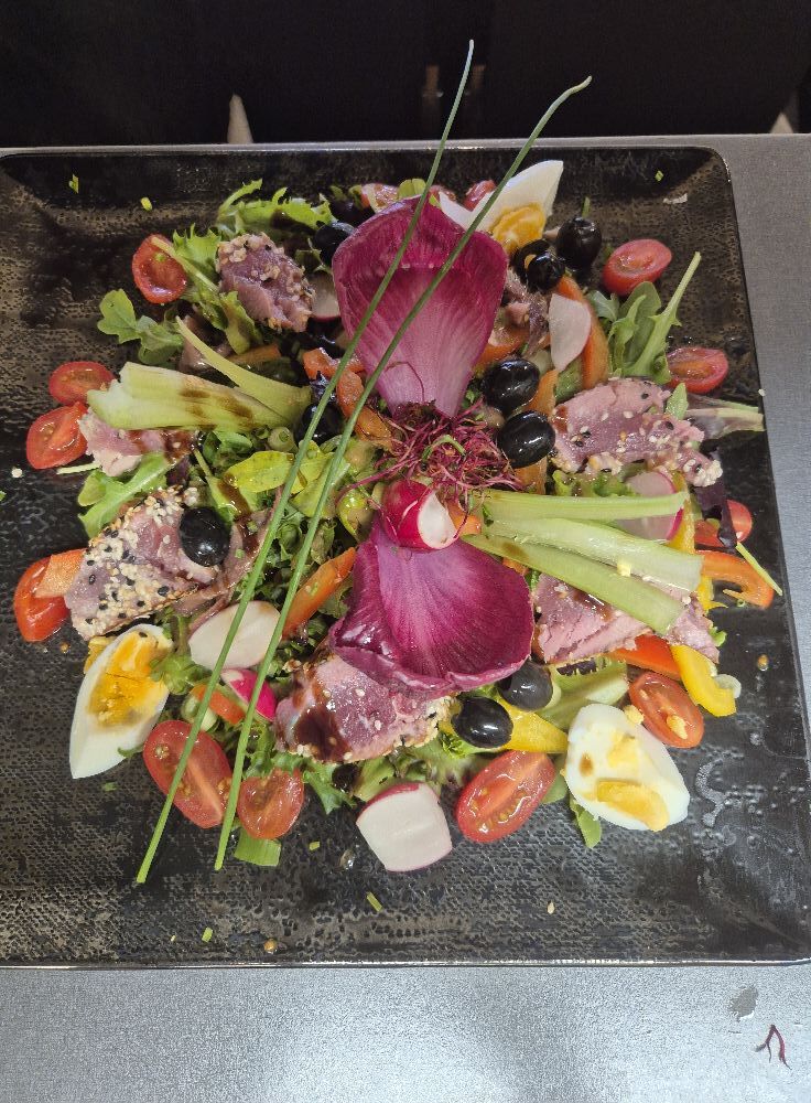 Salade niçoise revisitée, thon mi-cuit