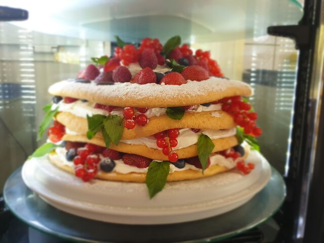 Wir backen immer verschiedenen Torten 