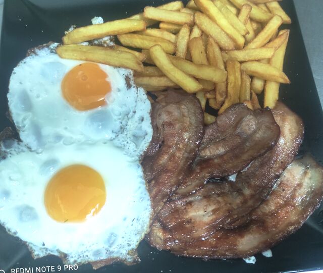 Bacón y huevos 
