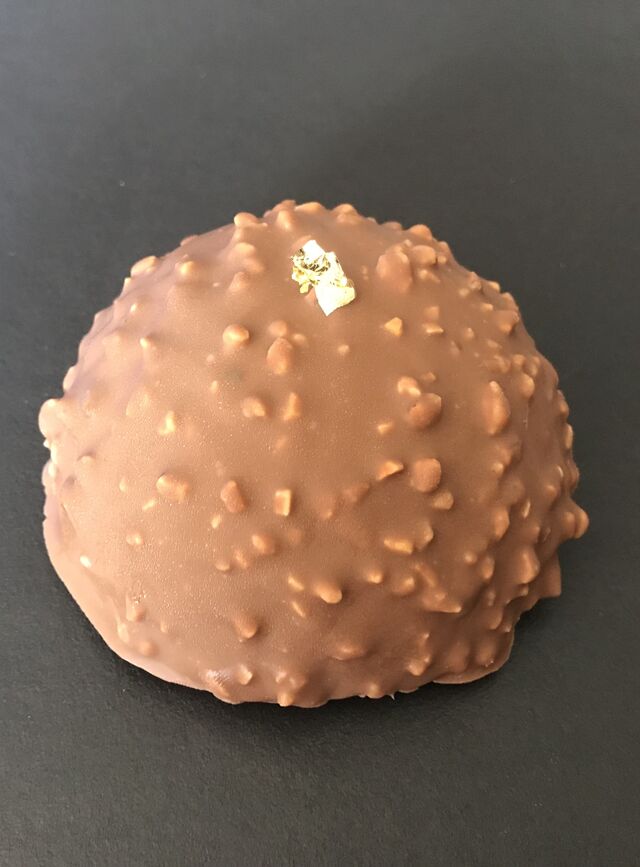 Dôme chocolat au lait coeur praliné