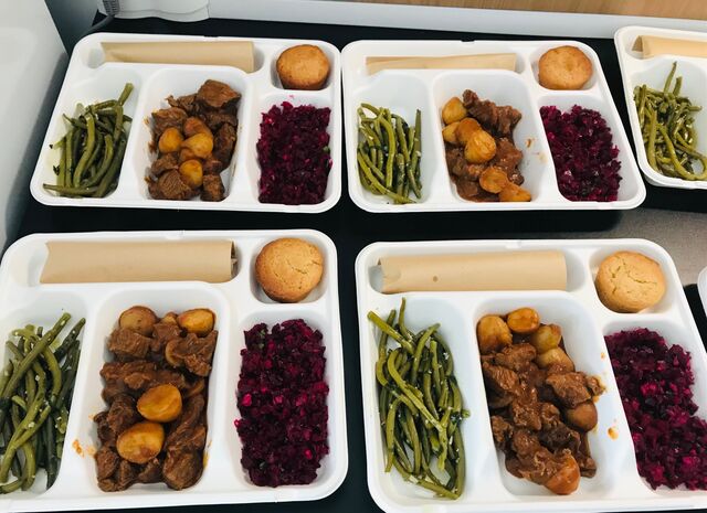 Livraison plateaux repas pour les entreprises, organisations ou associations.