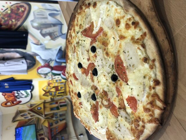 Provençale: base crème, moutarde, emmental, chèvre, tomate fraîche, et poulet