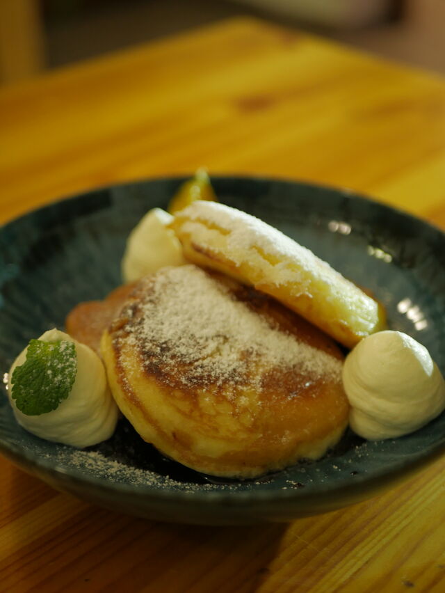 Domácí lívance s borůvkami a citrónovým tvarohem