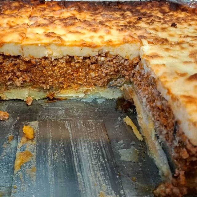 Mousaká casera, exquisita, sabor inolvidable.