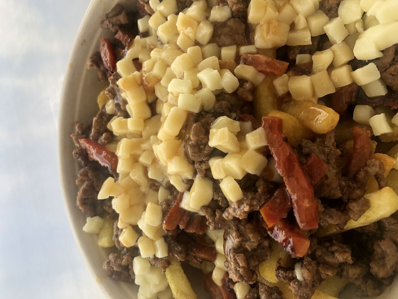 Poutine tex
Chorizo, boeuf, sauce brune, frites et fromage