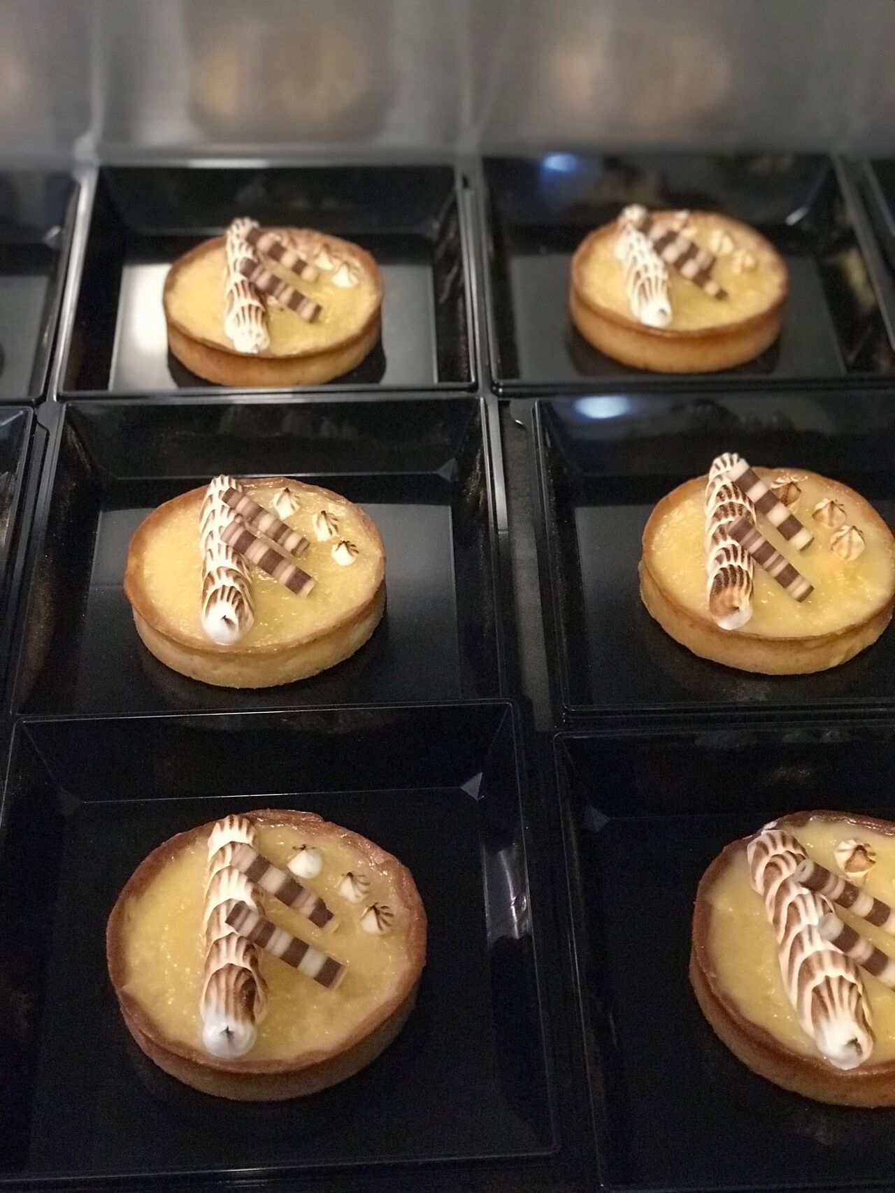 Plateau repas au menu le dessert :
tarte citron meringuée