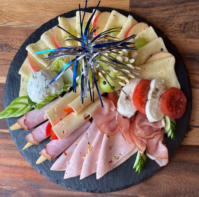 Wurst- oder Käseplatten gerne jederzeit auf Bestellung möglich