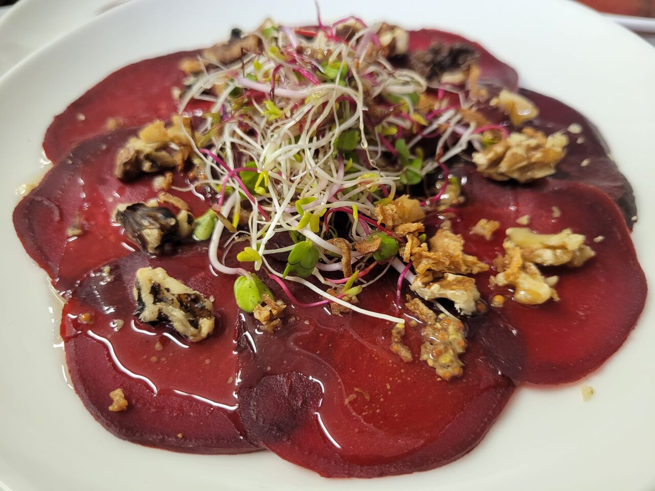 Carpaccio de betteraves aux noix