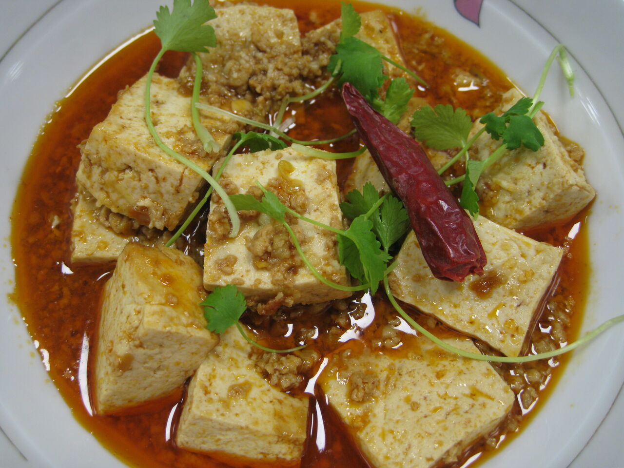 麻婆豆腐 Mapo Tofu. Ein sehr sehr scharfes Tofu mit Hackfleisch (chinesische Spezialität)