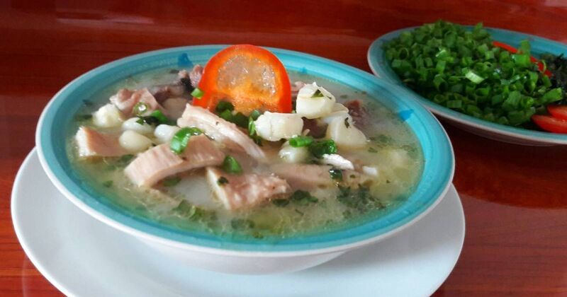 Patasca Sopa Andina, es una sopa tradicional de las zonas alto andinas. Contiene mote, mondongo y pata de res