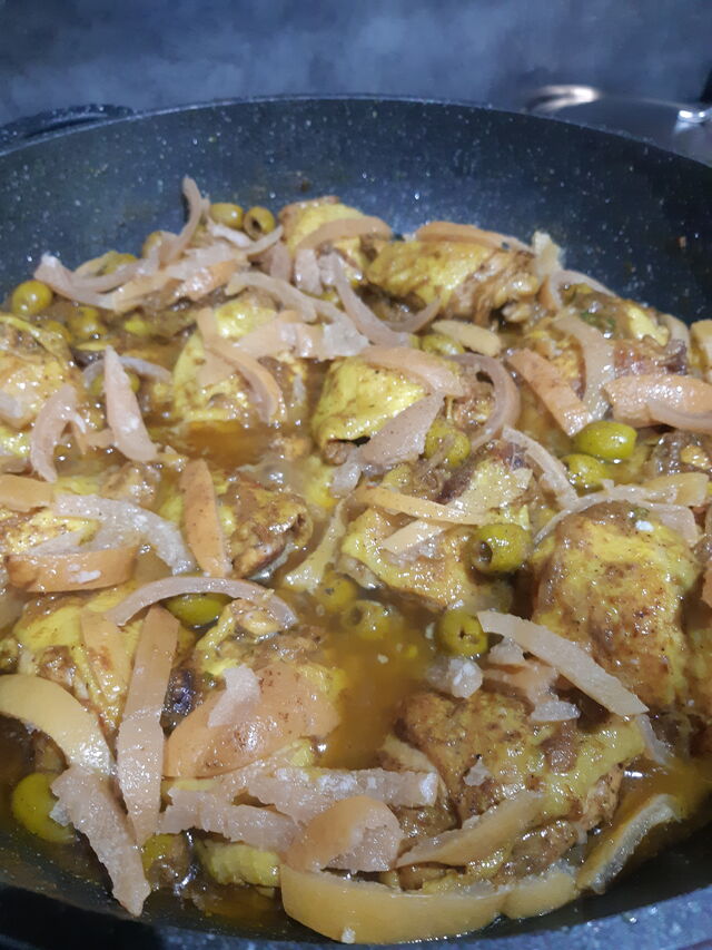 Tajine de poulet aux citrons confits
