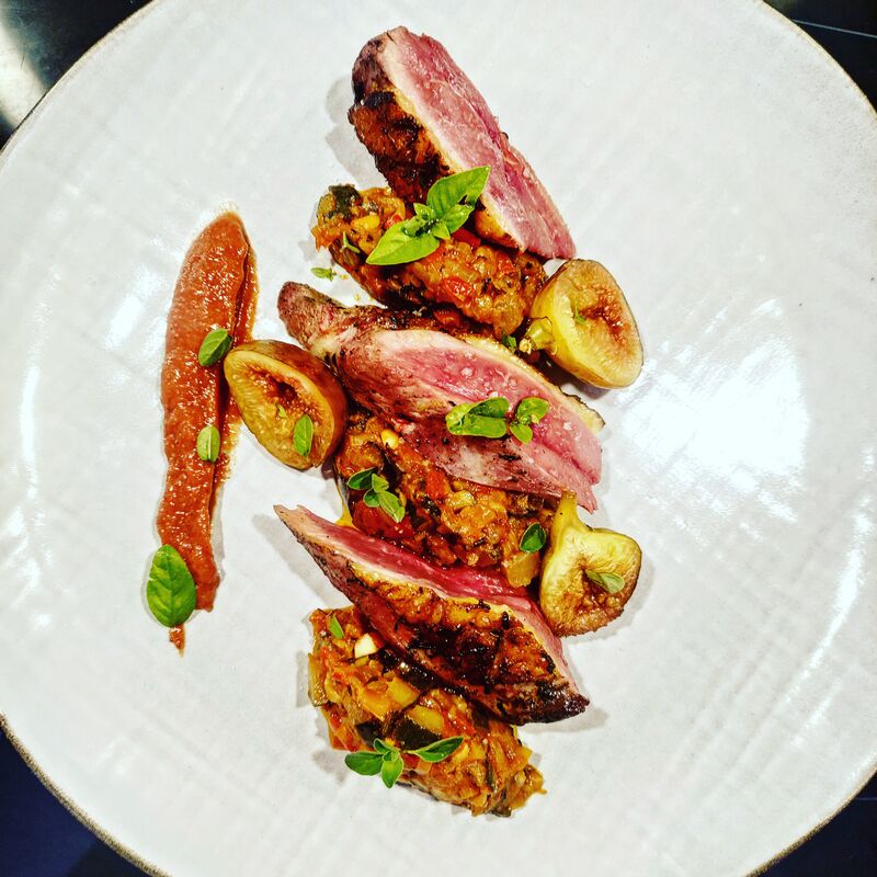 Magret de canard fumé au barbecue
Figues rôties et en compote du jardin
Ratatouille du jardin