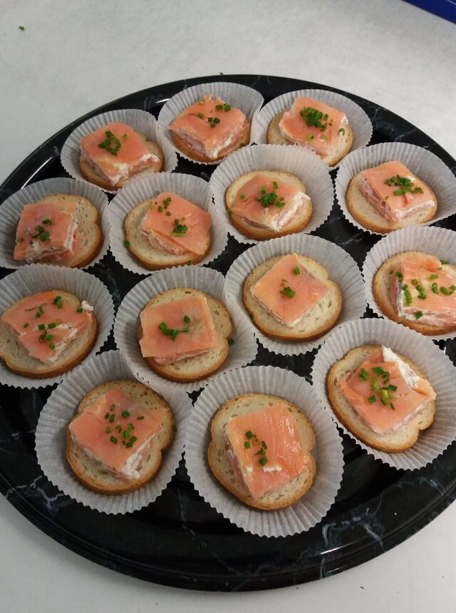 Hapje: zalm-kruidenkaas toastje 