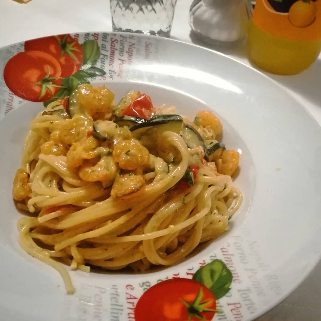 Spaghetti Zucchini und schrimps