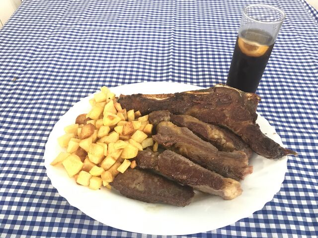 Nuestro Chuletón de carne avulense trinchado, más de un kilo de jugosa carne a compartir 