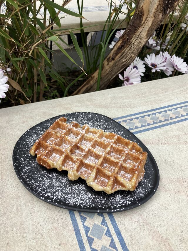 Gaufre de Liège , nature , ici saupoudré de sucre glace pour la photo ;)