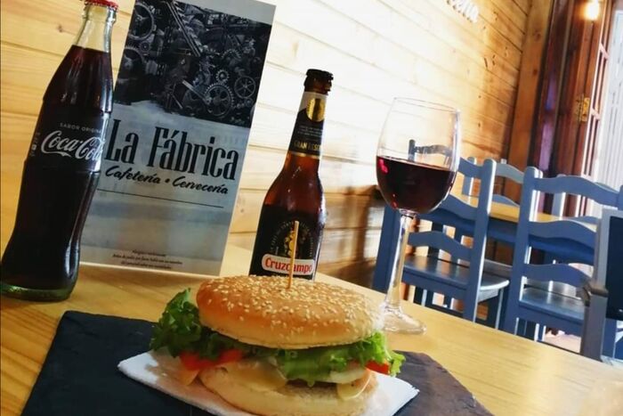 Cafeteria Cerveceria La Fabrica, bares y pubs en Tegueste