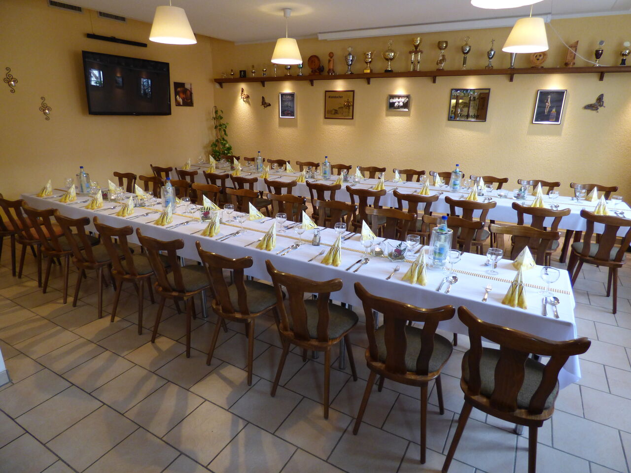 Goldene Hochzeit bis 40 Personen in der Gaststätte, ab 30 Personen kann auch schon der Saal gepachtet werden.