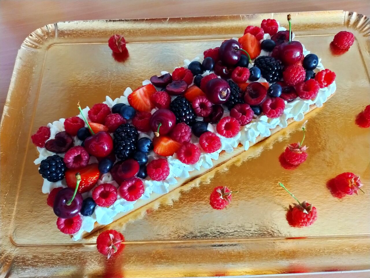 Tarte aux fruits rouges
Pâte sablée aux amandes
Crème d'amande framboises
Chantilly mascarpone
Fruits rouges