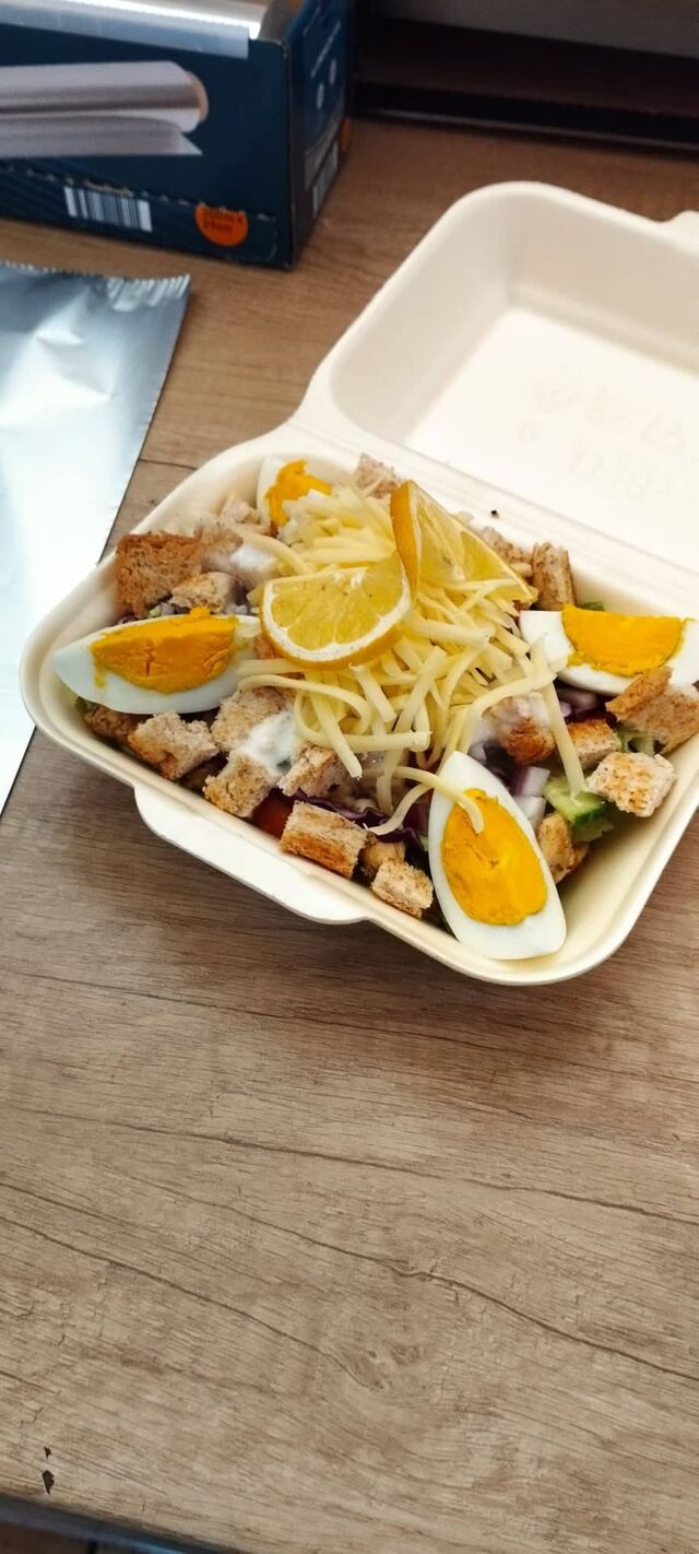 Cézár saláta csirkemellel, választható mártással