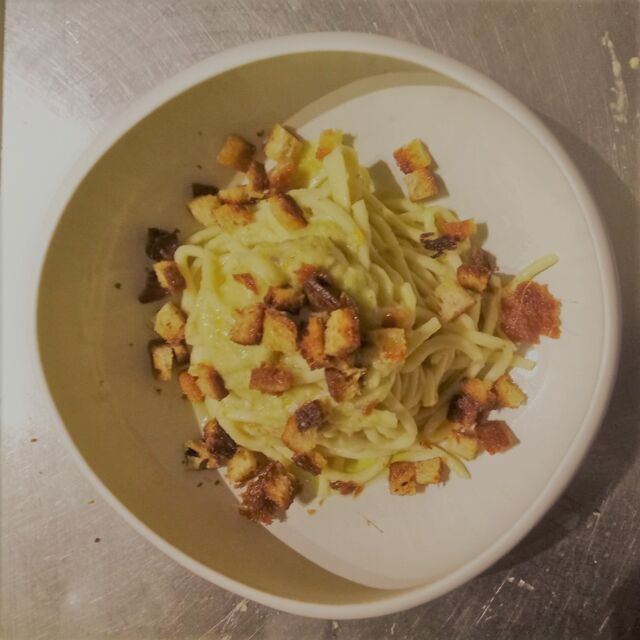 spaghetti à la chitarra sauce espadon et huile fumé