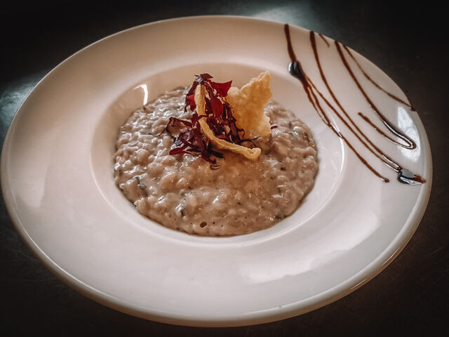 Risotto trevisana, gorgonzola e crosta di formaggio