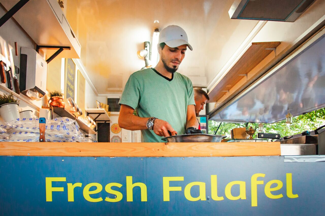 Seit 2019 rollt der Streetfoodanhänger " ehsan arabicstreetfood"