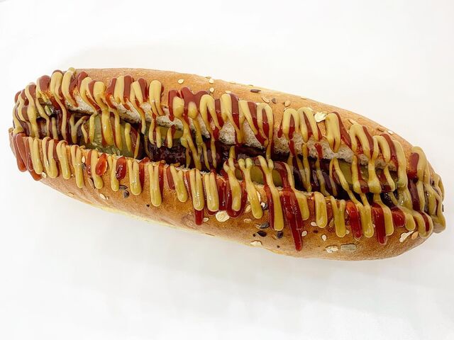 L'Abrégé (cornichon, ketchup, moutarde au miel) saucisse au choix