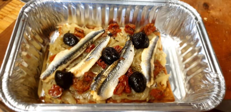 Tarte fine oignons doux des Cévennes anchois marinés à Emporter 