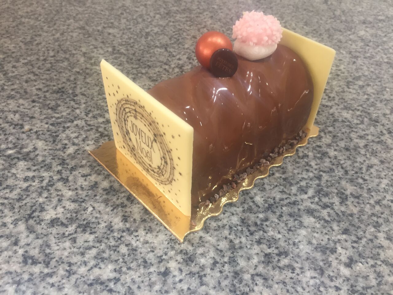 buchette de Noël Guanaja - Streusel aux gianduja, mousse guanaja 70%, crémeux chocolat NYANGBO 66%, biscuit sans farine