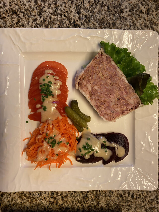 Terrine de lapin et crudité