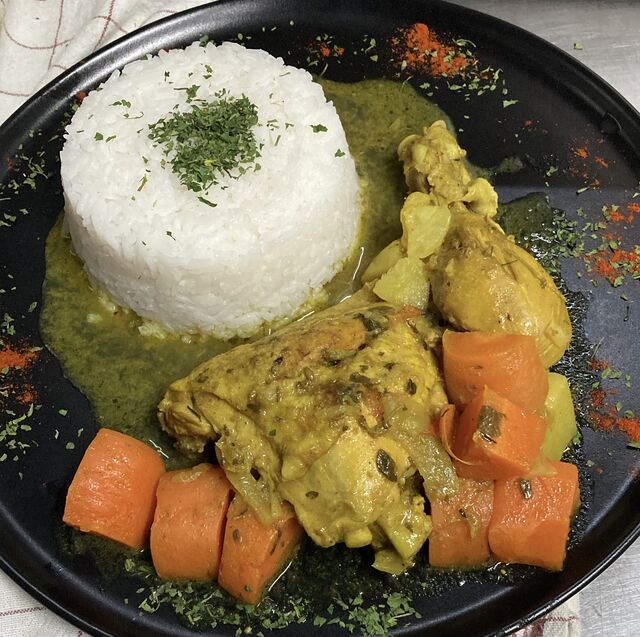 Colombo de poulet et riz blanc