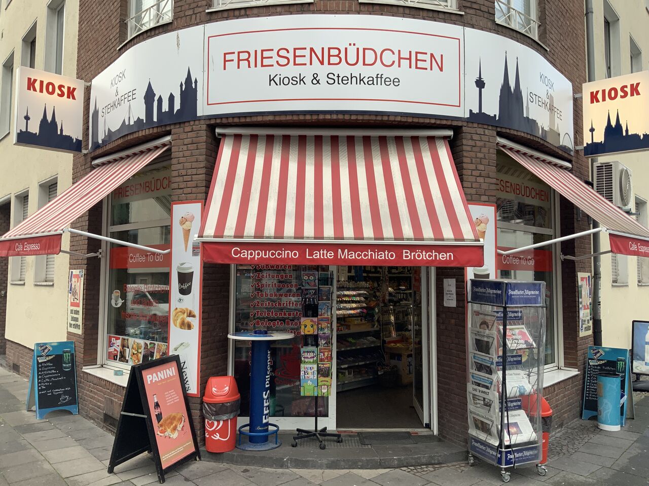 wir führen frisch belegte Brötchen und heiße Wurst