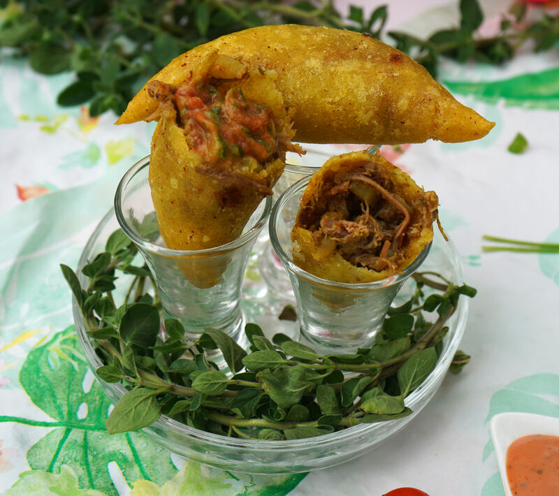 Empanada con Ají./Por Unidad: 1,30€
Teigtaschen mit Fleisch und Kartoffel gefüllt.- Guacamole-Dip gibt es Gratis dazu!