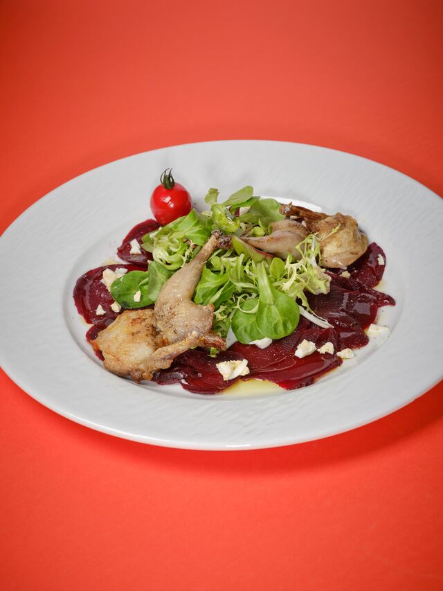 Carpaccio de betteraves et caille rôtie