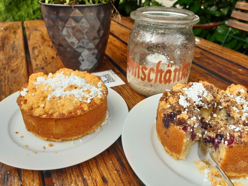 unser hausgemachten Kuchen und Törtchen
täglich frisch gebacken...
mmh..