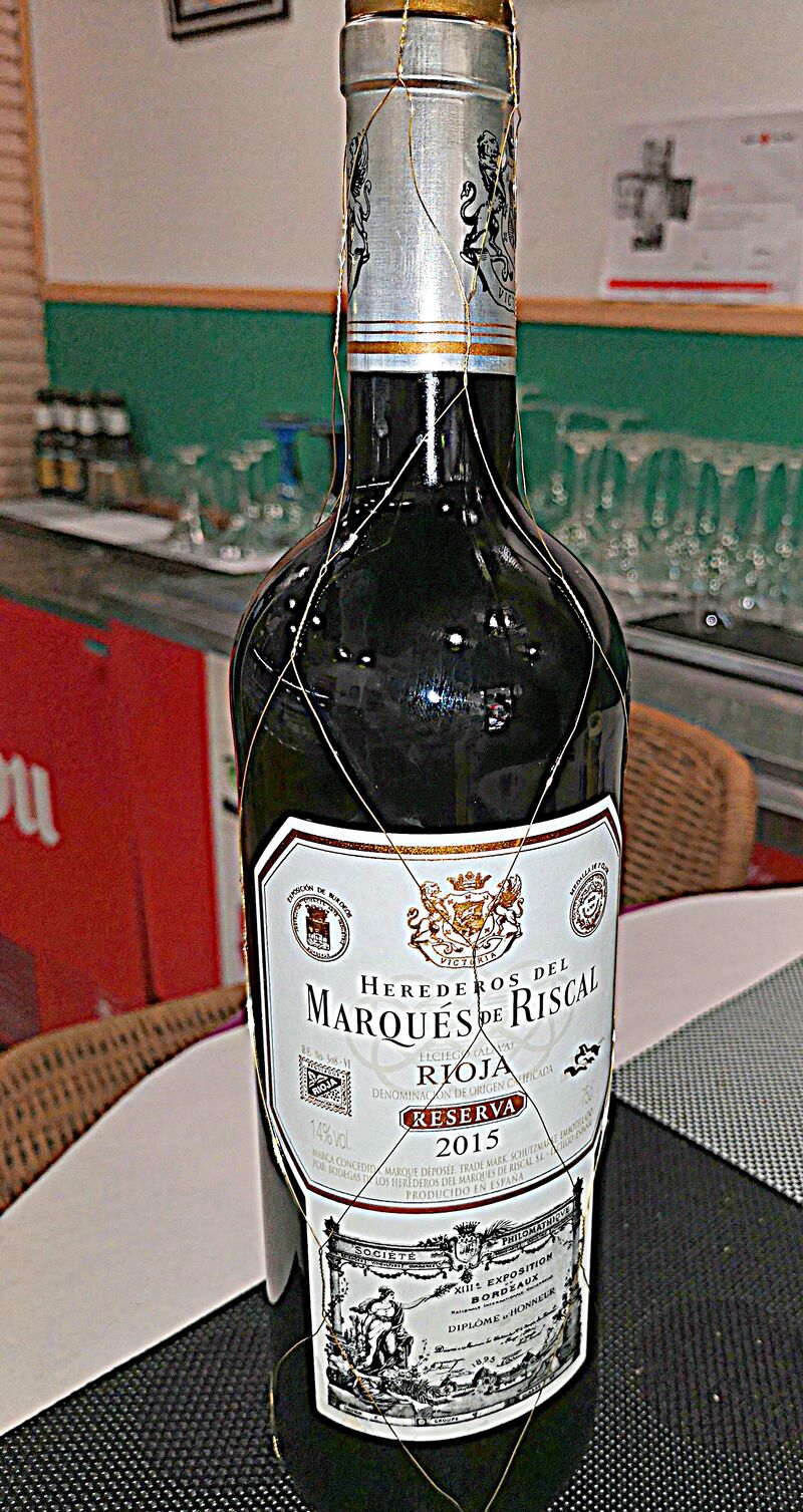 Marques de Riscal Rioja de muy alta puntuación. vino exquisito, tiene cuerpo, intensidad y buen gusto en paladar. 