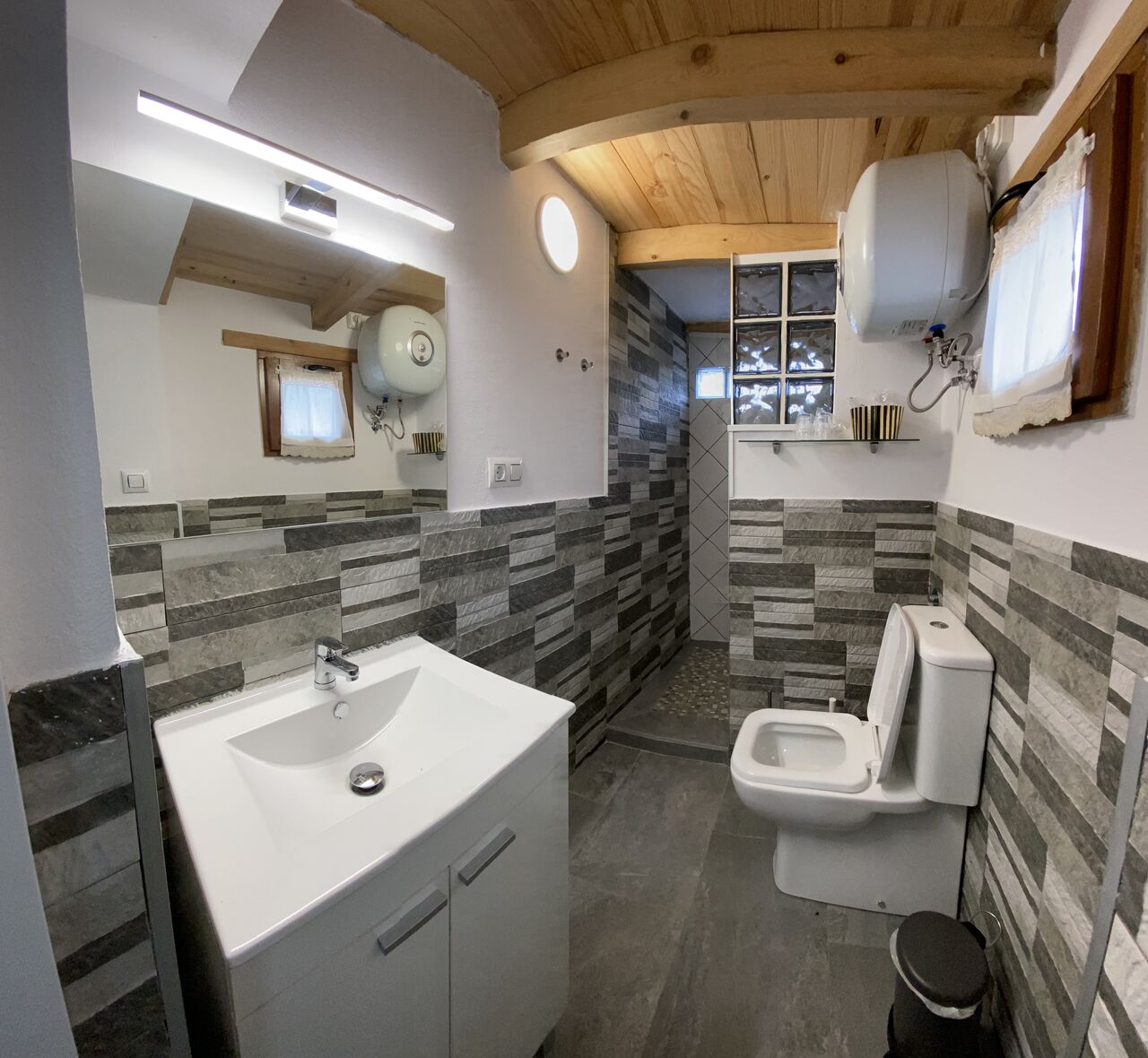 BAÑO PRIVADO. Habitación 3.