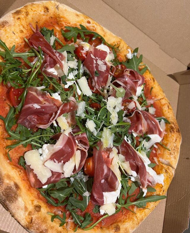 La Scala :
Roquette - Tomates cerise - Burrata - Jambon de Parme AOP - Parmesan