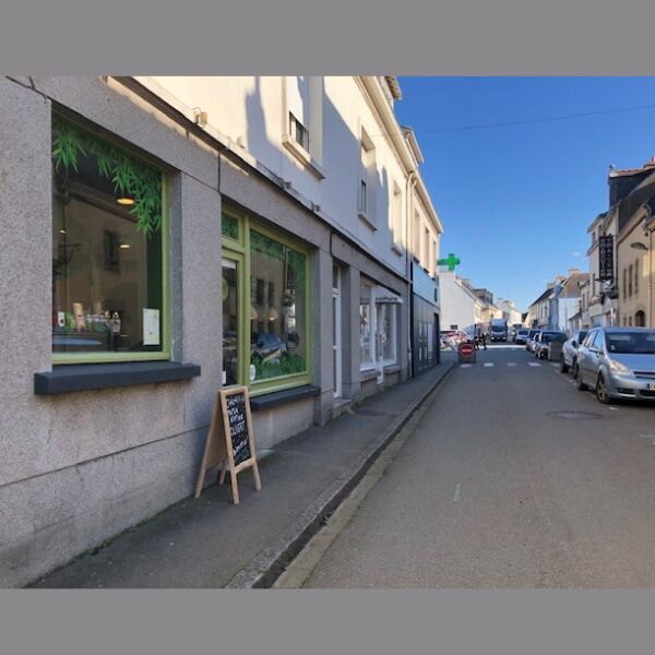 au 23 de la grande rue vue en remontant la rue