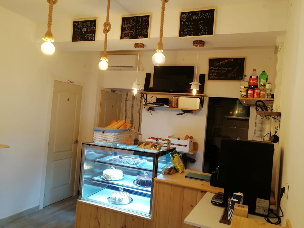 Un lugar acogedor para tomar un café y merendar,,,,
