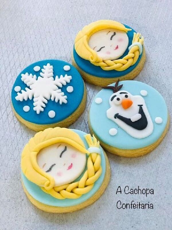 Biscoitos amanteigados e decorados personalizados. Ótima opção para acompanhar com bolo, deixando-a ainda mais bonita.