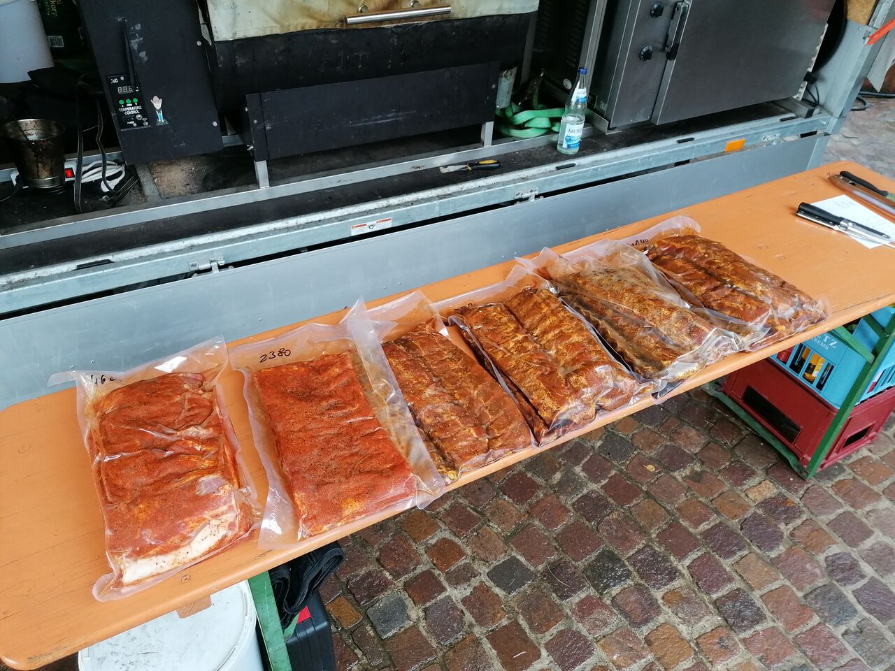 zum Event bringen wir alles mariniert und vakuumiert mit. So geht Sauber Arbeiten !