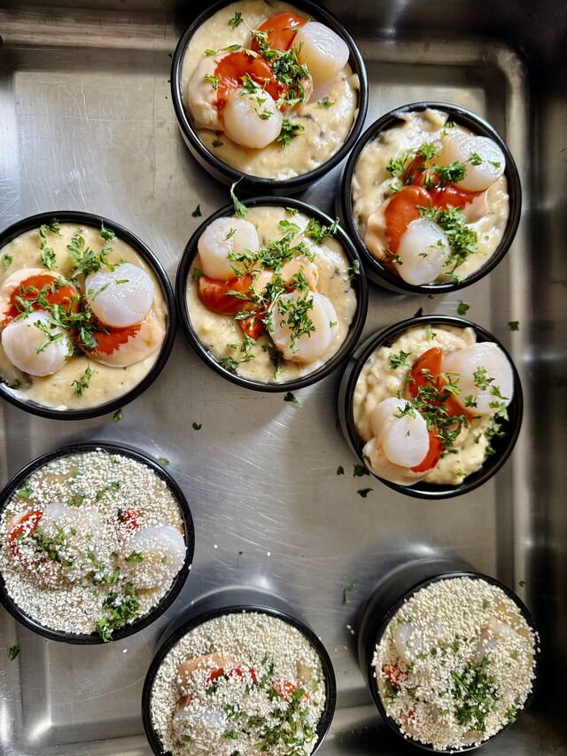 Noix de St Jacques au Reuilly blanc à gratiner émulsion crémeuse aux champignons 