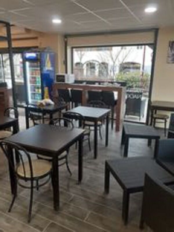 Notre espace intérieur avec toilettes réservés aux clients 