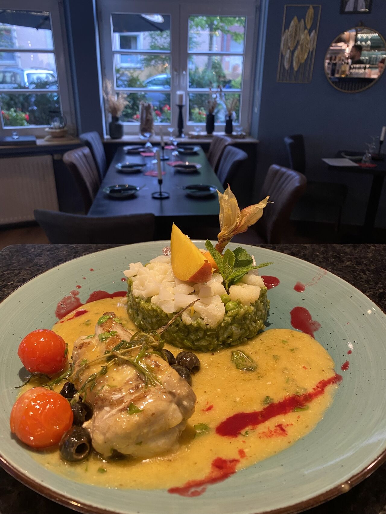 Seeteufel auf Spinatrisotto und Blumenkohl-Erbsen-Gemüse