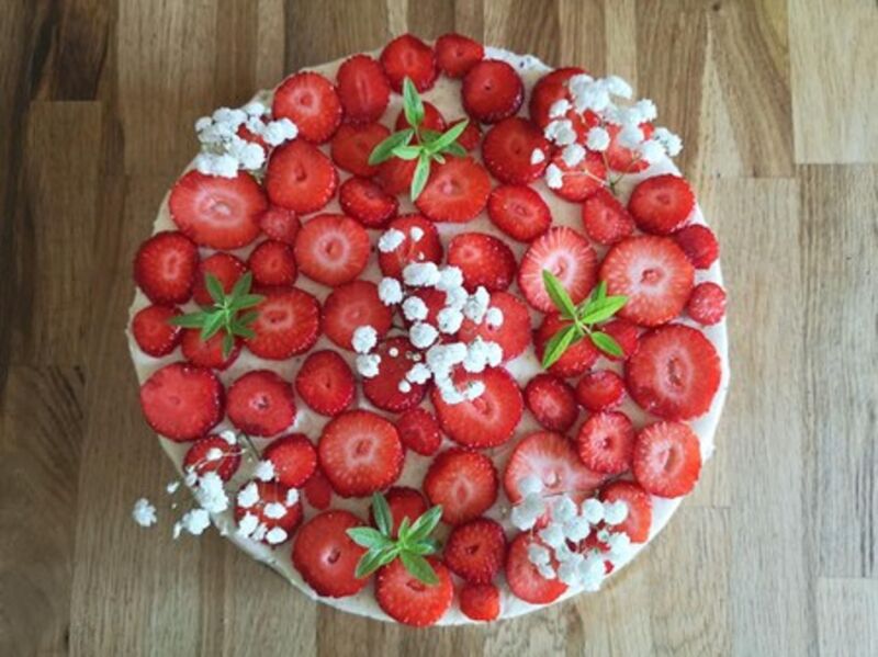 Fraisier : Pain de Gènes à la pistache, Crème diplomate, Fraises de saison Cléry ou Gariguette