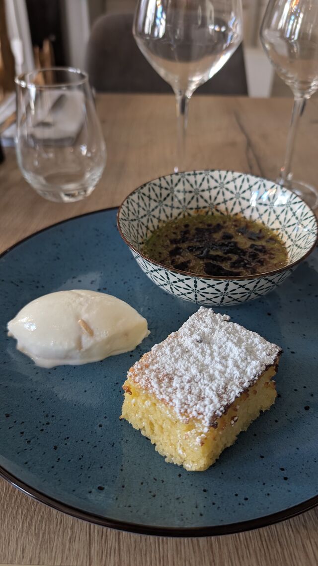 Crème brulée à la pistache, gateau de semoule