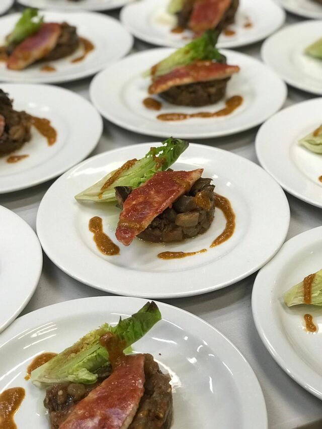 Caponata d'aubergine et rouget au basilic